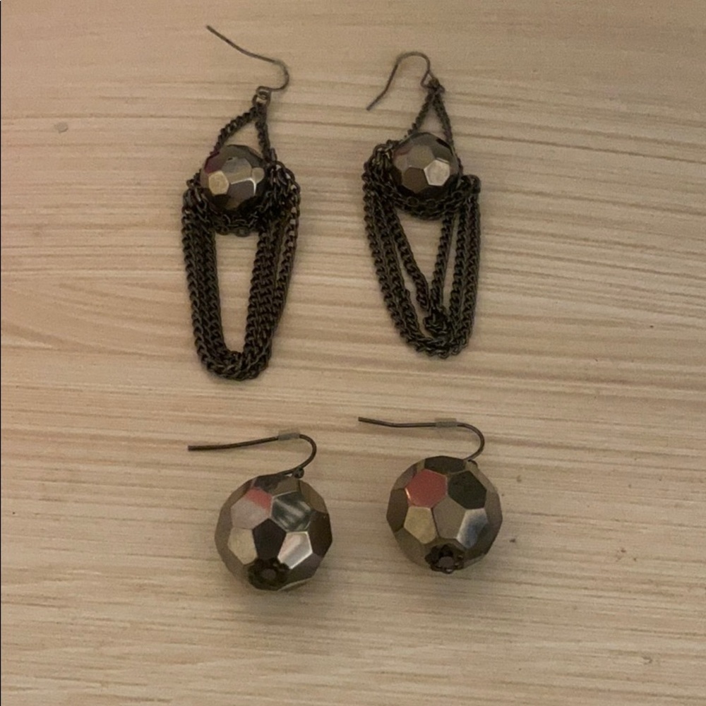2 pairs of Simply Vera earrings